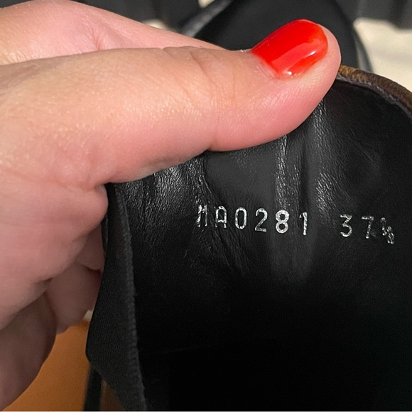 LOUIS VUITTON 
Calfskin Monogram Beaubourg Ankle Boots - Picture 6 of 7